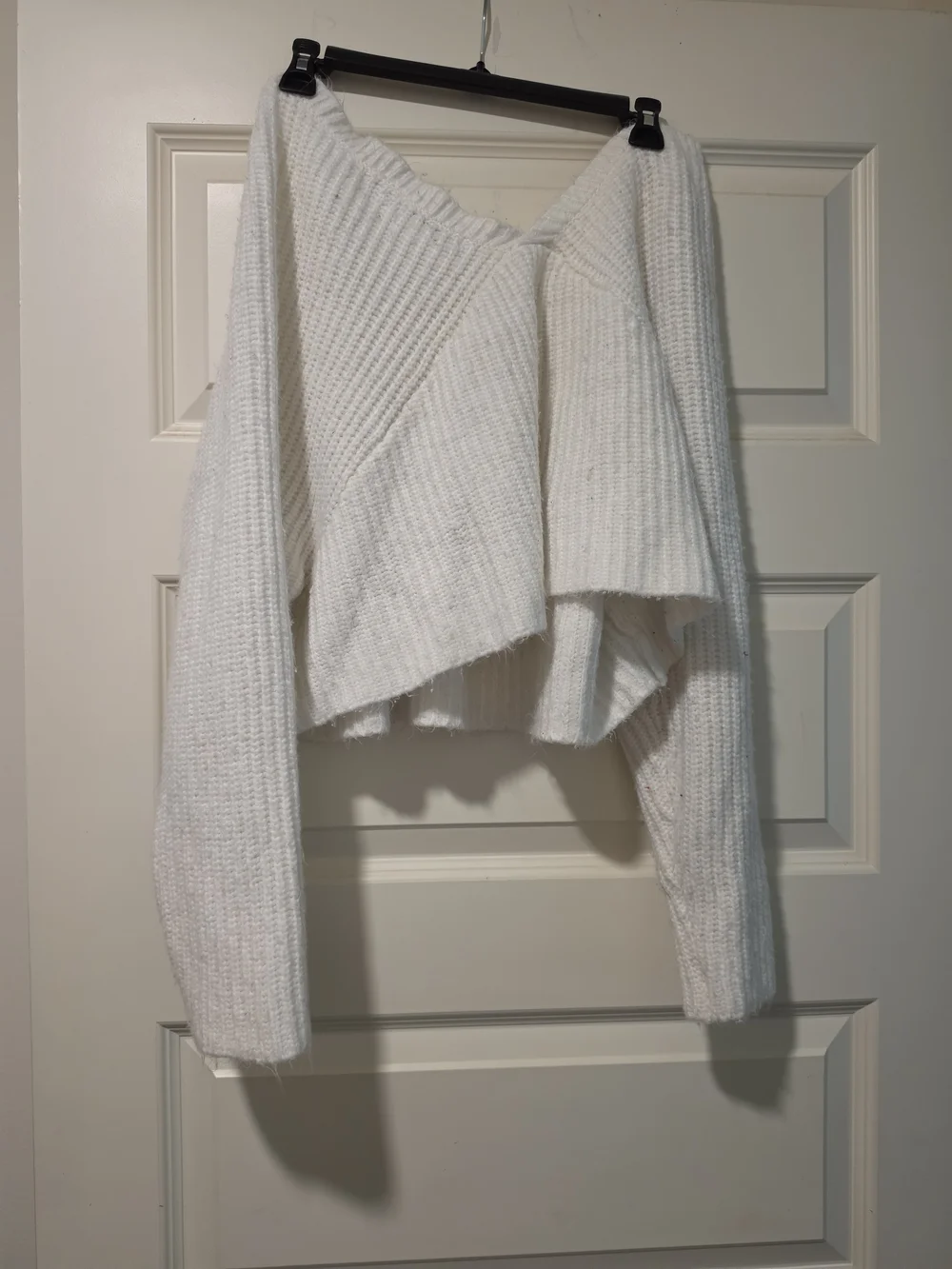 Arizona Jean Company White V-Neck Ribbed Cropped Sweater